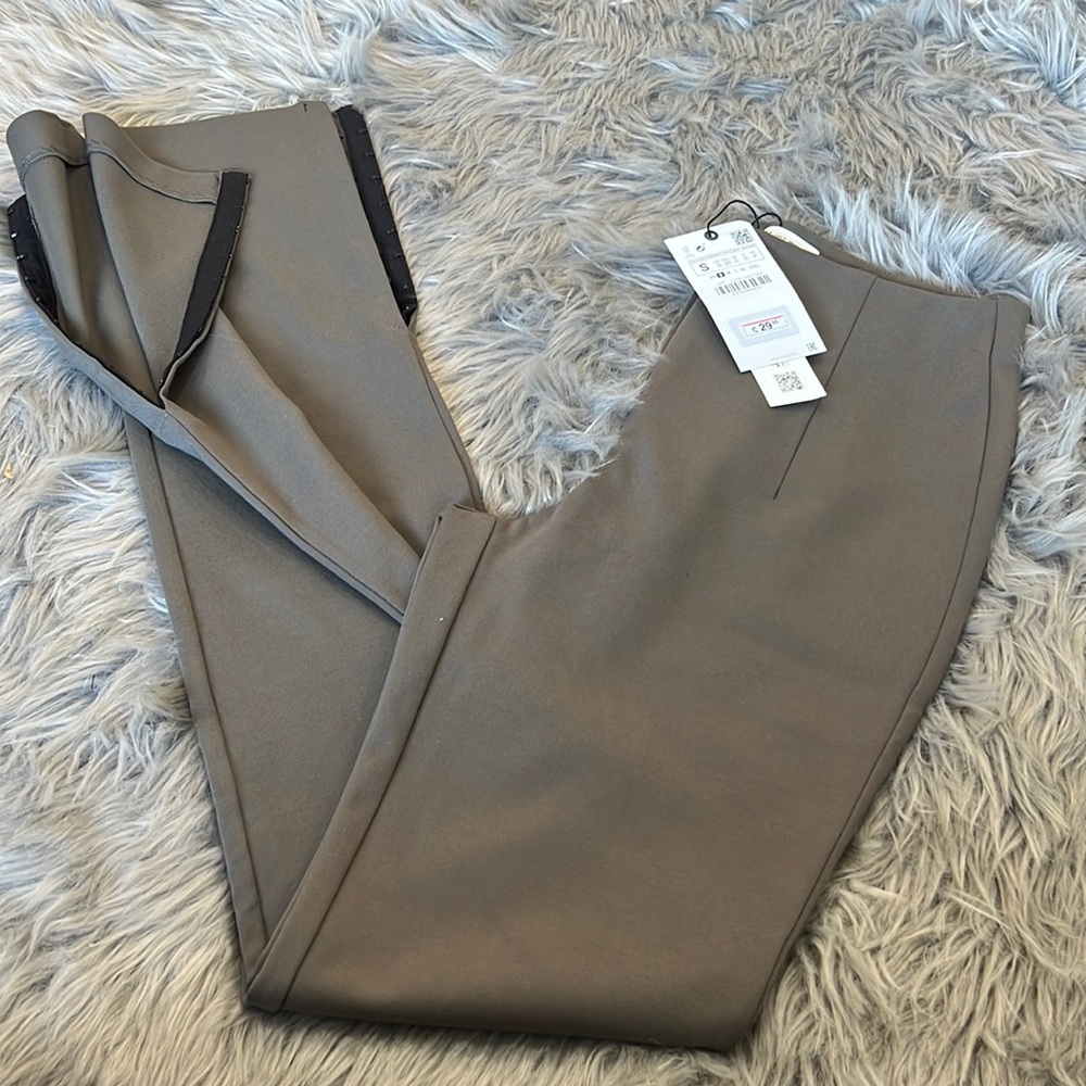 Zara - Picture 1 of 8